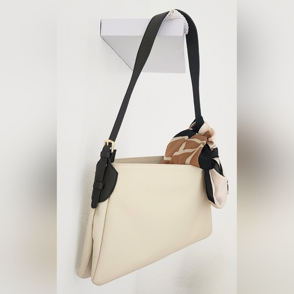 Valentina Women's NWT Made In Italy, Beige/Brown Pebbled Leather Shoulder Bag. - Picture 4 of 15